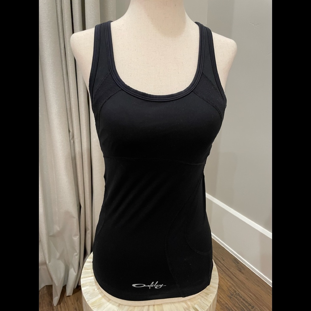 BRAND NEW OAKLEY BLACK WORKOUT TANK! EXCELLENT QUALITY!